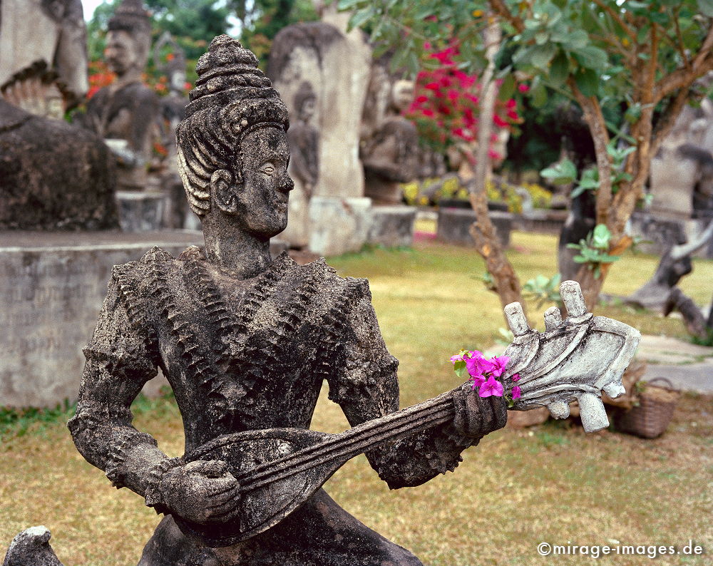 Buddhapark Xieng Khuan
Vientiane
Schlüsselwörter: Glauben, Religion, Skulptur, Stein, Gesicht, Maske, Barong, Musik, Kunst, Skulpturenpark, Traum, Spiritualität, kraftvoll, Sehenswürdigkeit, geheimnisvoll, stimmungsvoll, Blume, Figur, Südost Asien,