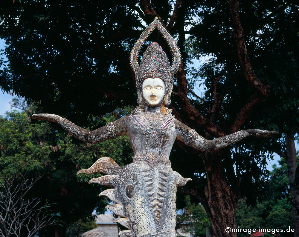 Goddess coming out of a dragon´s mouth
Buddhapark Xieng Khuan
Schlüsselwörter: Buddhismus, Religion, Skulptur, Stein, Gesicht, Kunst, Architektur, Schönheit, heilig, Skulpturenpark, vollendet, Traum, Ausdruck, Freizeit, Spiritualität, Sehenswürdigkeit, kraftvoll, Maske, entrückt, schwebend, jenseits, geheimnisvoll, Göttin,