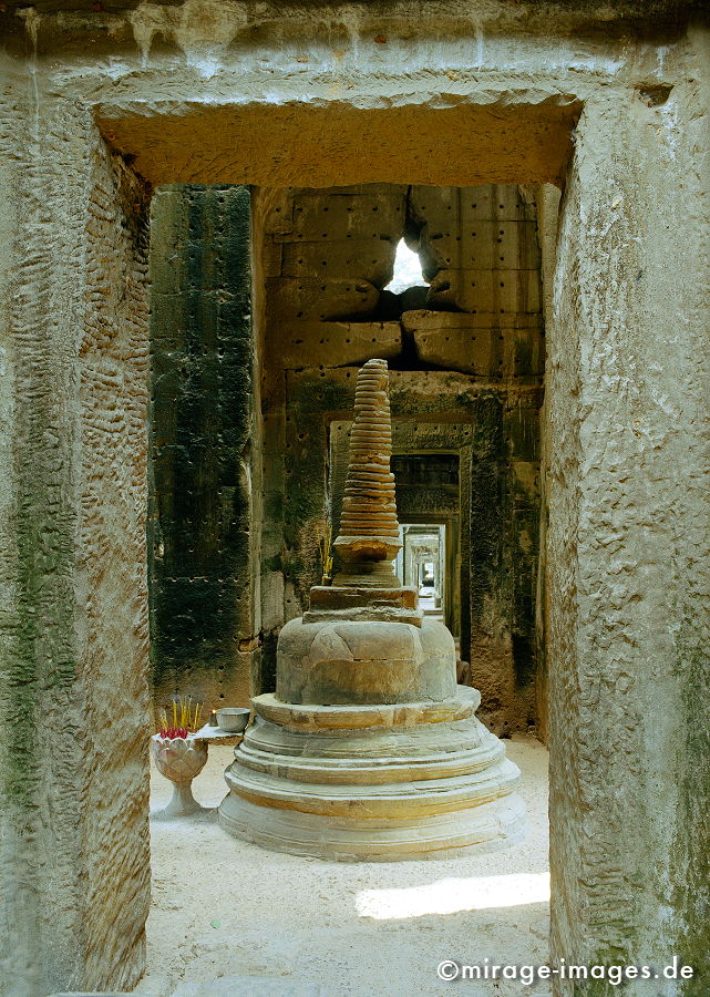 Preah Khan
Angkor Wat
Schlüsselwörter: Stein, heilig, Buddhismus, Religion, SpiritualitÃ¤t, Khmer, Kultur, Asien, Opfer, Reise, Architektur, Frieden, friedlich, Fernreise,