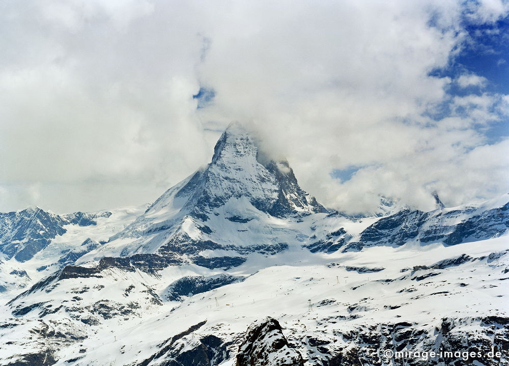 Matterhorn
Zermatt
Schlüsselwörter: Berge, Schnee, weiss, blau, Wolken, Himmel, Gebirge, Alpen, kalt,