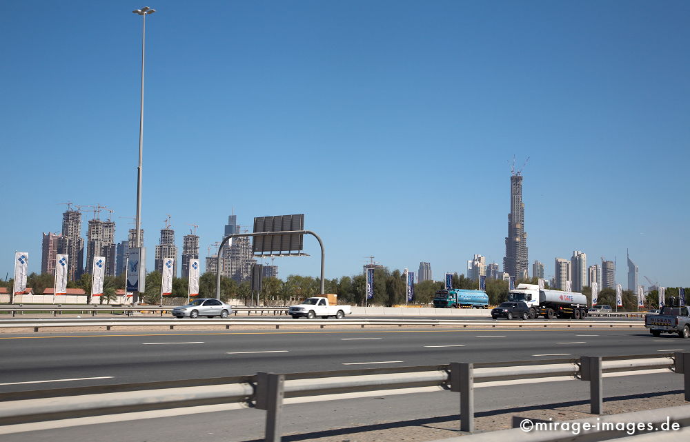 Burj Dubai
Dubai
Schlüsselwörter: architecture1, Architektur, Boomtown, Beton, Hochhaus, Macht, StÃ¤rke, Einfluss, Geld, gross, riesig, gigantisch, Stahl, Kapitalismus, Marktwirtschaft, GroÃŸstadt, Investition, Metropole