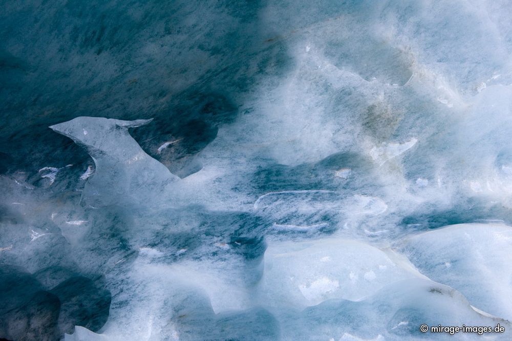 No Escape
Zinal
Schlüsselwörter: Gletscher HÃ¶hle EishÃ¶hle blau tÃ¼rkis weiss abstrakt Form Textur Struktur GemÃ¤lde Klimawandel CO2 Temperatur Relief Metamorphose SÃ¼sswasser vereist eisig Eis gefroren Winter Frost KÃ¤lte kalt frieren malerisch surreal fantastisch Harmonie natureart1