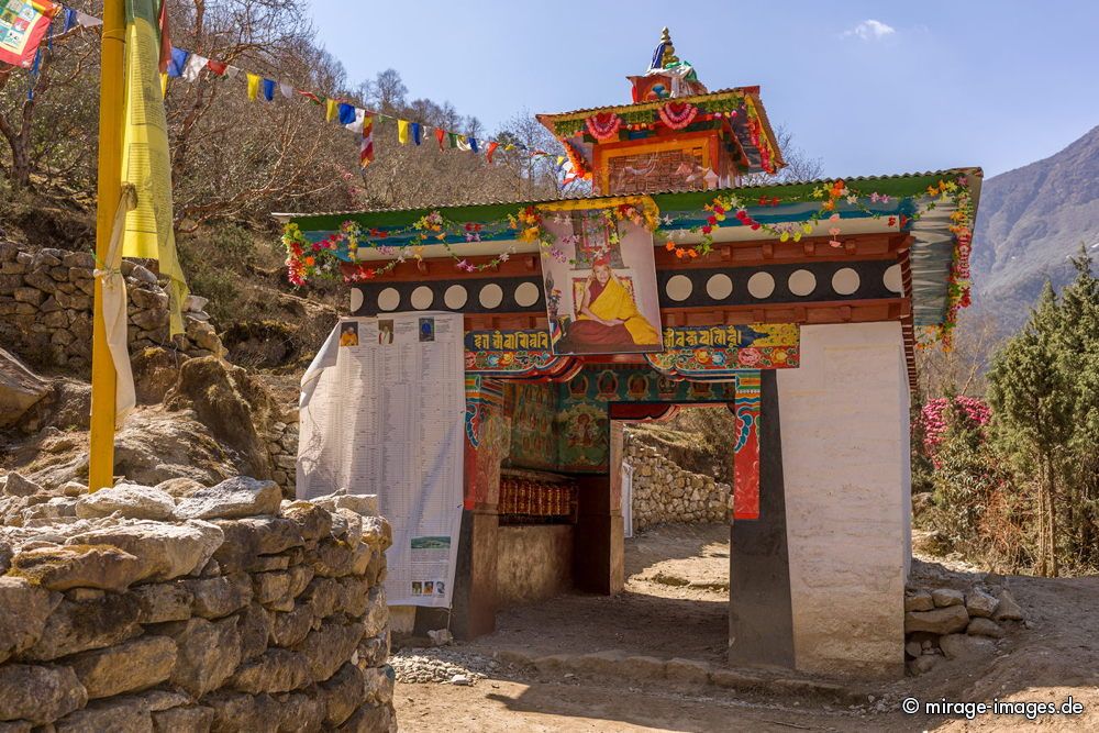 Buddhistic Gate
Thamo
